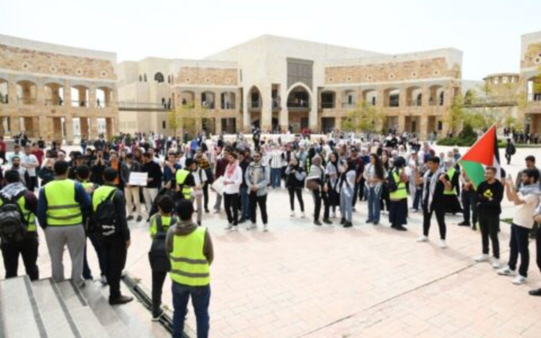 “حسّن خطّك”: كيف تعاملت العمادات مع الوقفات الطلابية؟