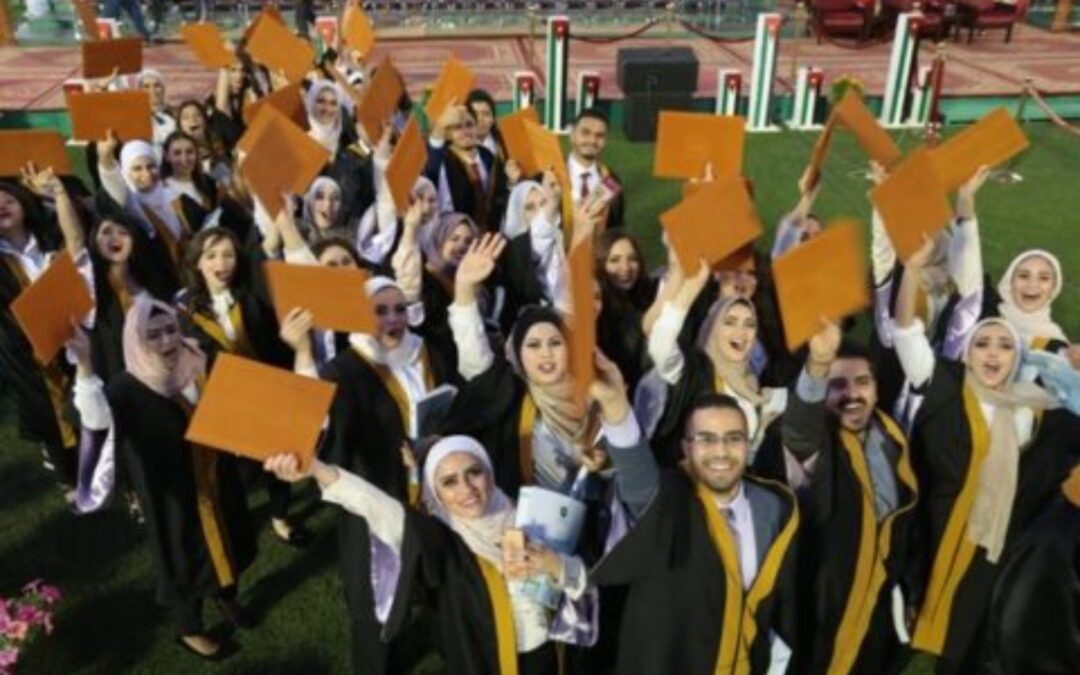 اﻟﻔﺠﻮة ﺑﻴﻦ ﻣﺨﺮﺟﺎت اﻟﺘﻌﻠﻴﻢ اﻟﺠﺎﻣﻌﻲ وﻣﺘﻄﻠﺒﺎت ﺳﻮق اﻟﻌﻤﻞ