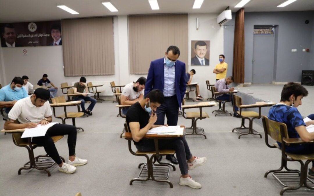 التوجيهي وبطاقات المنصات: لماذا لا يكفي تعليم المدارس؟ 