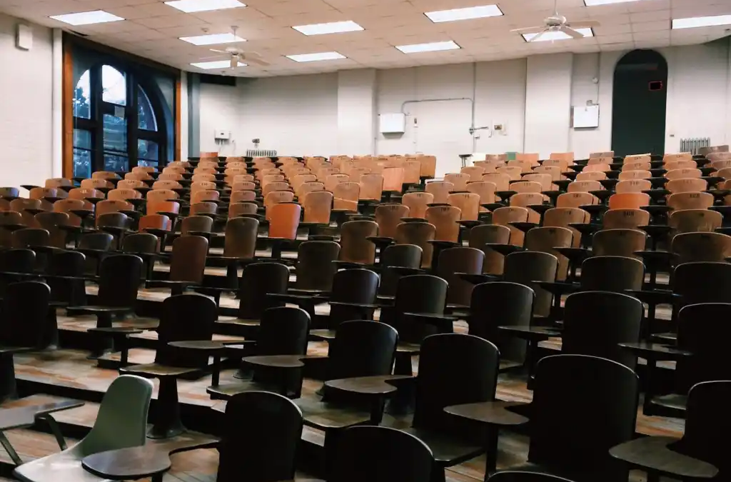 هل يحرّر التعليم الجامعي تفكيرنا؟