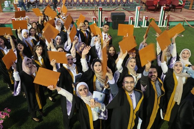 اﻟﻔﺠﻮة ﺑﻴﻦ ﻣﺨﺮﺟﺎت اﻟﺘﻌﻠﻴﻢ اﻟﺠﺎﻣﻌﻲ وﻣﺘﻄﻠﺒﺎت ﺳﻮق اﻟﻌﻤﻞ